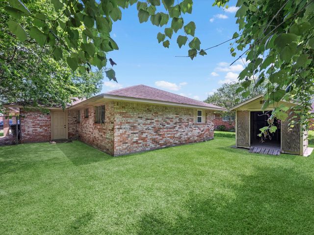 4431 Oak Shadows Drive, Houston, TX 77091