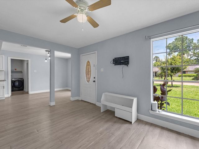 4431 Oak Shadows Drive, Houston, TX 77091