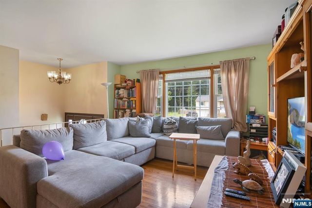 78 Forest Drive, Pequannock Township, NJ 07444