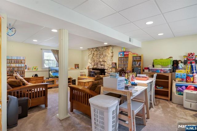 78 Forest Drive, Pequannock Township, NJ 07444