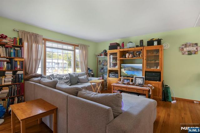 78 Forest Drive, Pequannock Township, NJ 07444