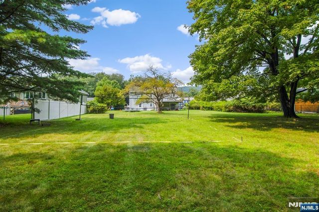 78 Forest Drive, Pequannock Township, NJ 07444