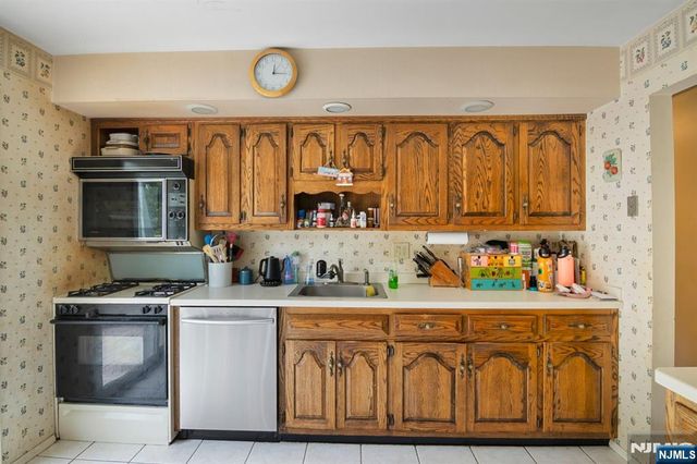 78 Forest Drive, Pequannock Township, NJ 07444