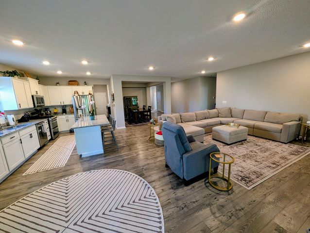 5971 Wynnewood Drive, Grove City, OH 43123