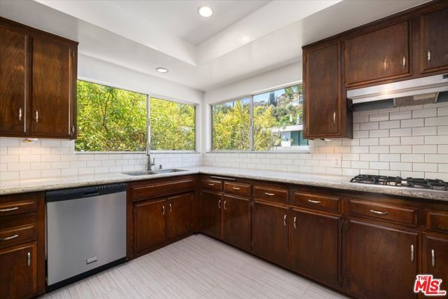 1528 Rising Glen Road, West Hollywood, CA 90069