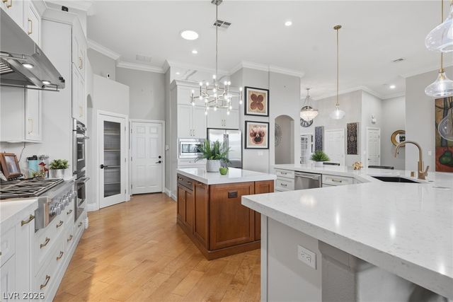 8420 Cedar Mill Falls Court, Las Vegas, NV 89143