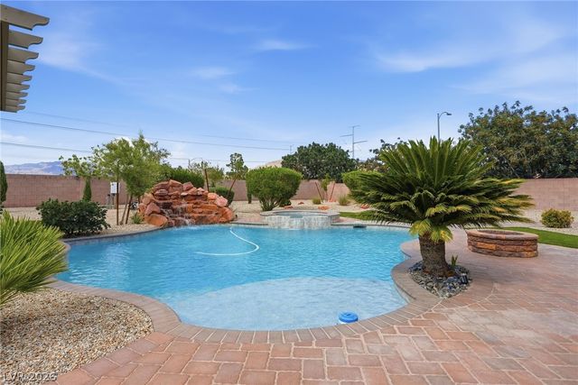 8420 Cedar Mill Falls Court, Las Vegas, NV 89143
