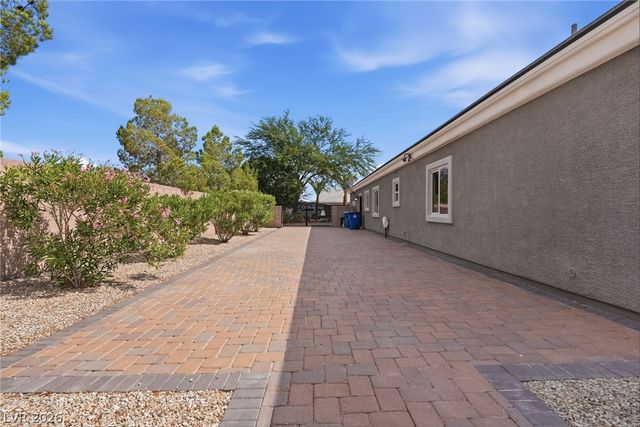 8420 Cedar Mill Falls Court, Las Vegas, NV 89143