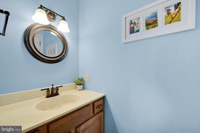 61 BROOKFIELD RD, Lititz, PA 17543