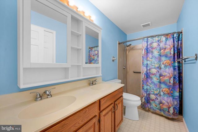 61 BROOKFIELD RD, Lititz, PA 17543