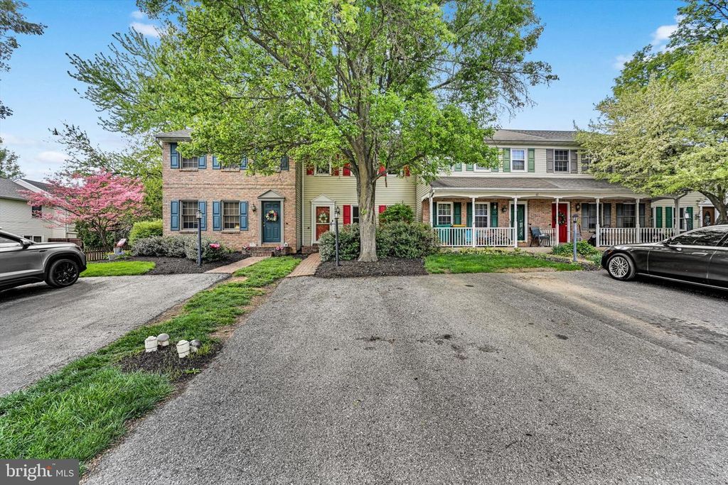 61 BROOKFIELD RD, Lititz, PA 17543