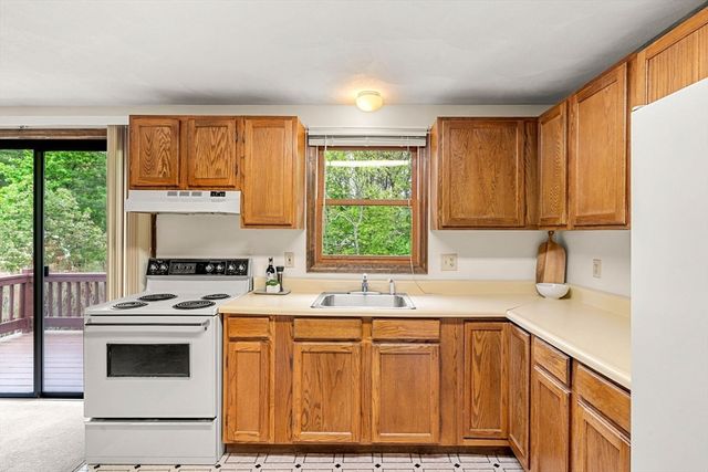 20 Euclid Rd, Tewksbury, MA 01876