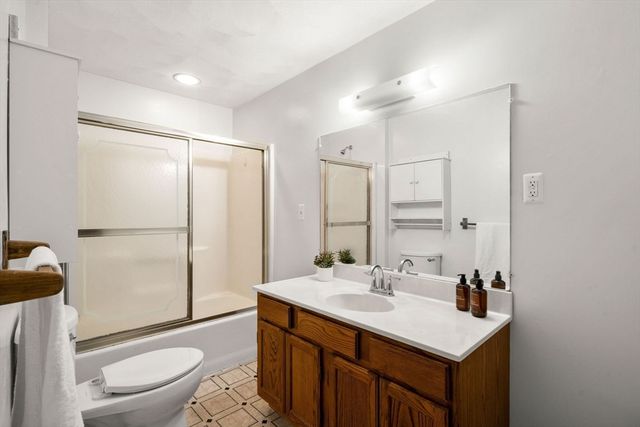 20 Euclid Rd, Tewksbury, MA 01876