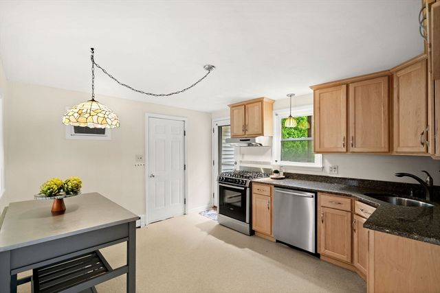 20 Euclid Rd, Tewksbury, MA 01876