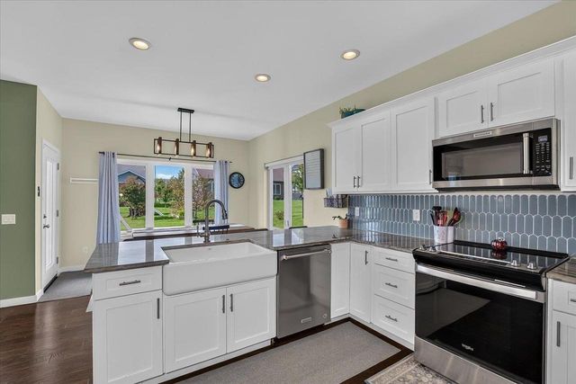 1024 Peterson Drive, Stoughton, WI 53589