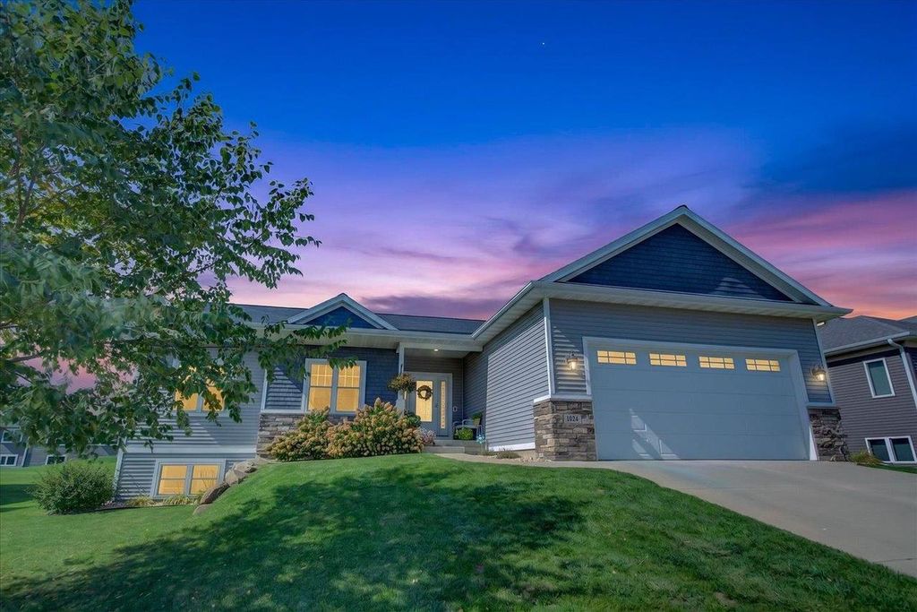 1024 Peterson Drive, Stoughton, WI 53589