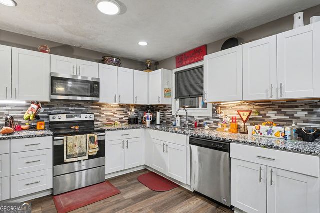 6260 Crestview Lane, Forest Park, GA 30297