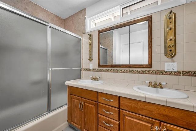 6139 Tampa Avenue, Tarzana, CA 91356