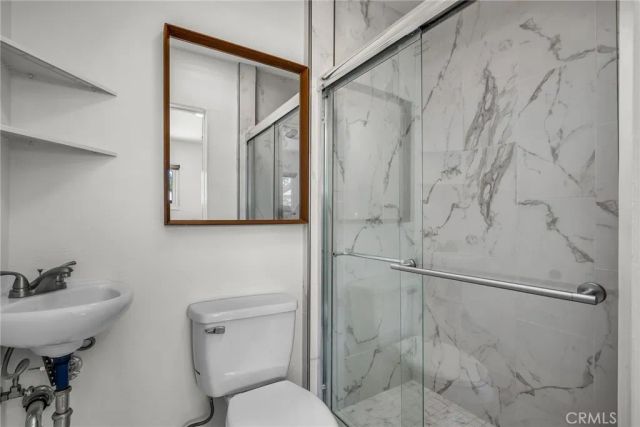 6139 Tampa Avenue, Tarzana, CA 91356