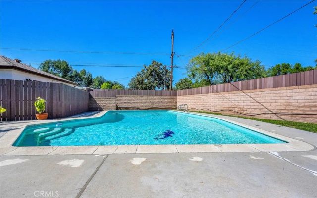 6139 Tampa Avenue, Tarzana, CA 91356