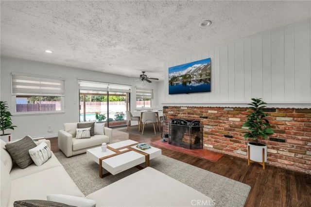 6139 Tampa Avenue, Tarzana, CA 91356