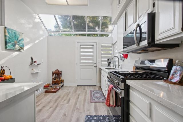 2211 Oakland Avenue, Pleasanton, CA 94588