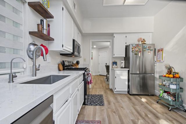 2211 Oakland Avenue, Pleasanton, CA 94588