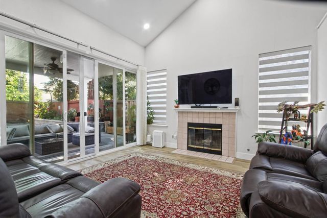 2211 Oakland Avenue, Pleasanton, CA 94588