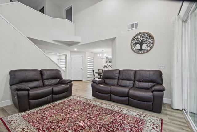 2211 Oakland Avenue, Pleasanton, CA 94588
