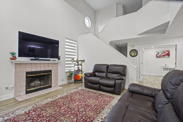 2211 Oakland Avenue, Pleasanton, CA 94588