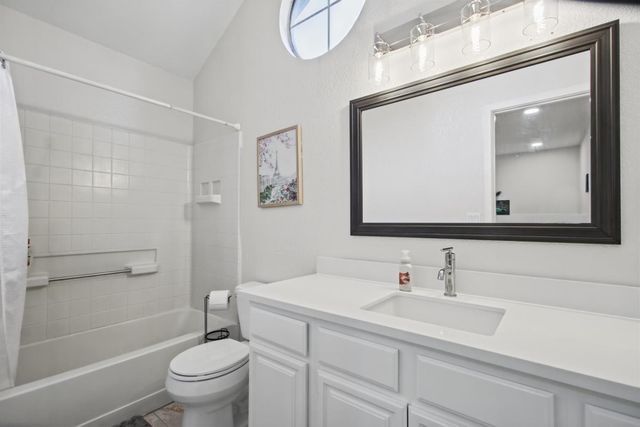 2211 Oakland Avenue, Pleasanton, CA 94588