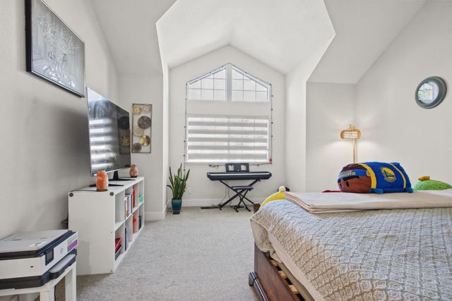 2211 Oakland Avenue, Pleasanton, CA 94588