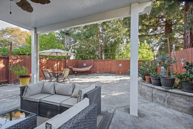 2211 Oakland Avenue, Pleasanton, CA 94588
