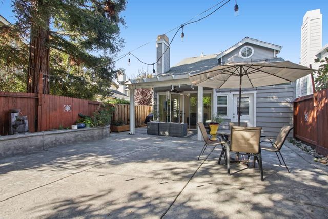 2211 Oakland Avenue, Pleasanton, CA 94588