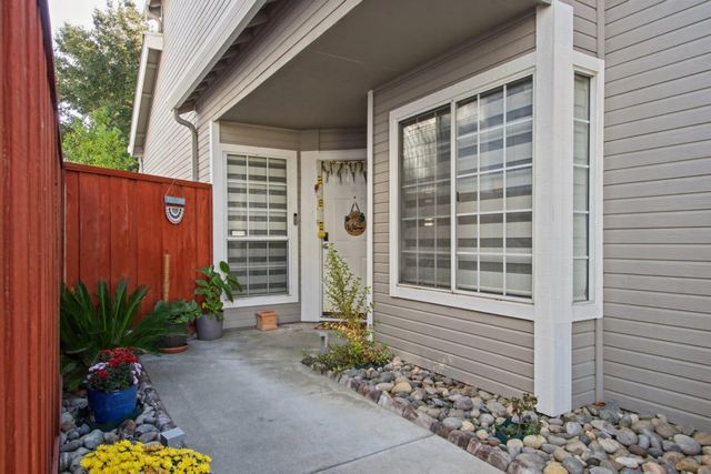 2211 Oakland Avenue, Pleasanton, CA 94588