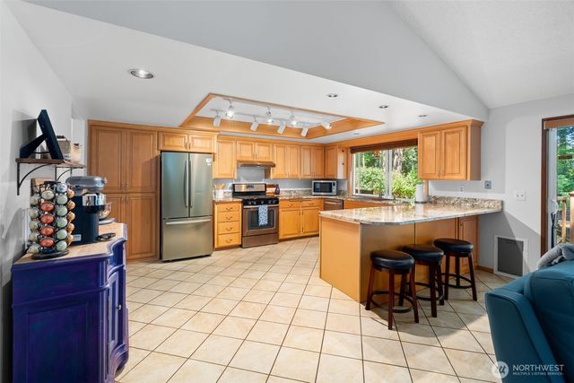 4823 W Tapps Dr E, Lake Tapps, WA 98391
