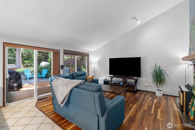 4823 W Tapps Dr E, Lake Tapps, WA 98391