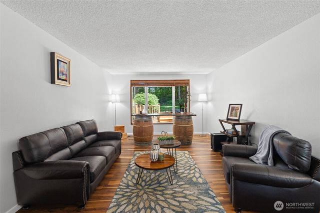 4823 W Tapps Dr E, Lake Tapps, WA 98391