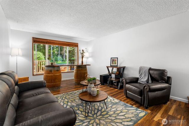 4823 W Tapps Dr E, Lake Tapps, WA 98391