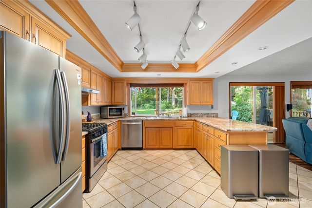 4823 W Tapps Dr E, Lake Tapps, WA 98391