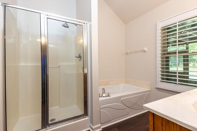 8046 JILLS CREEK DR, Bartlett, TN 38133