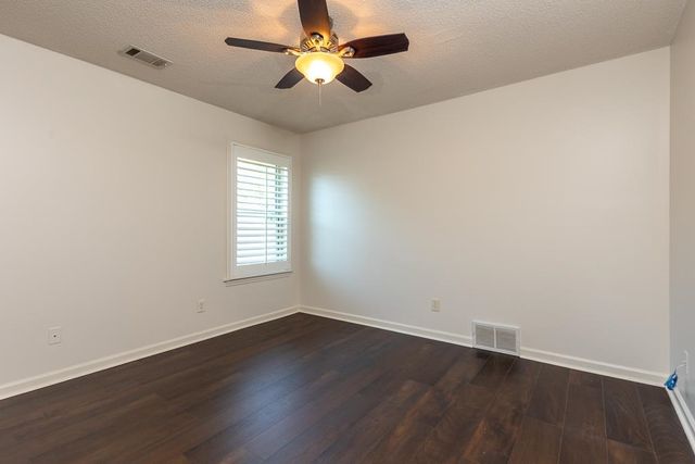 8046 JILLS CREEK DR, Bartlett, TN 38133