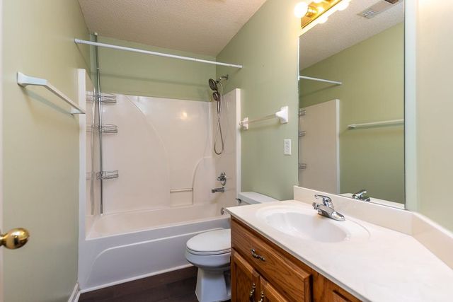 8046 JILLS CREEK DR, Bartlett, TN 38133