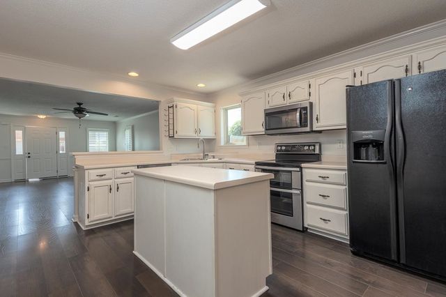 8046 JILLS CREEK DR, Bartlett, TN 38133