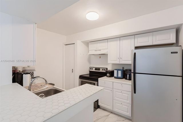 15241 SW 80th St 207, Miami, FL 33193