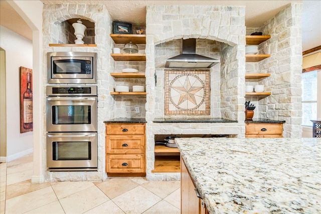 530 Woodland DR, Driftwood, TX 78619