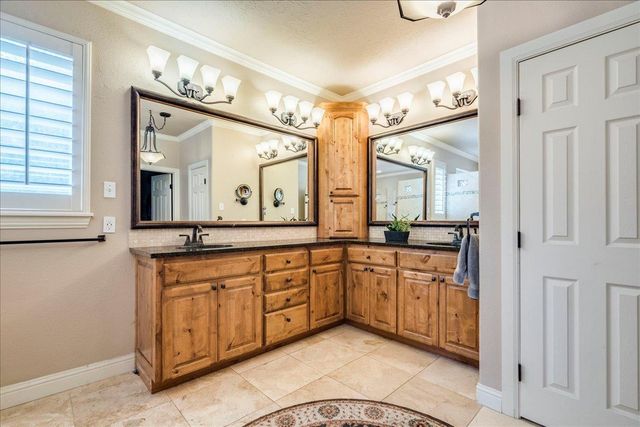 530 Woodland DR, Driftwood, TX 78619