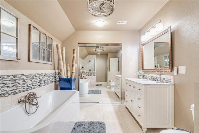 530 Woodland DR, Driftwood, TX 78619