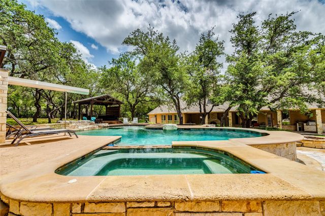 530 Woodland DR, Driftwood, TX 78619