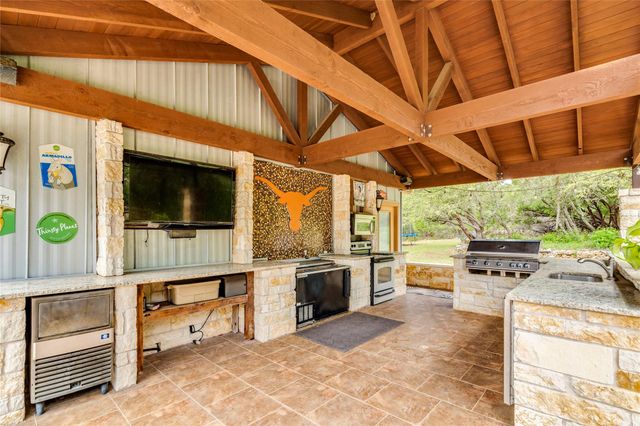 530 Woodland DR, Driftwood, TX 78619